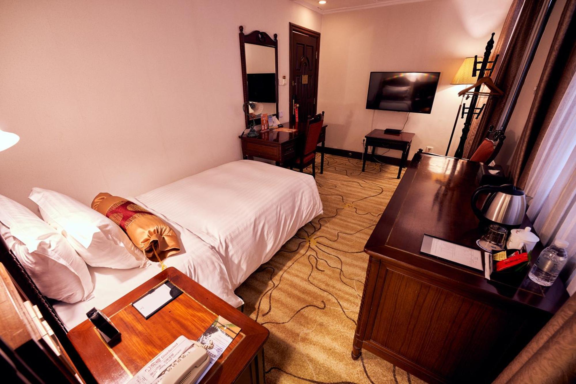 Jin Jiang Pacific Hotel Shanghai Exterior photo