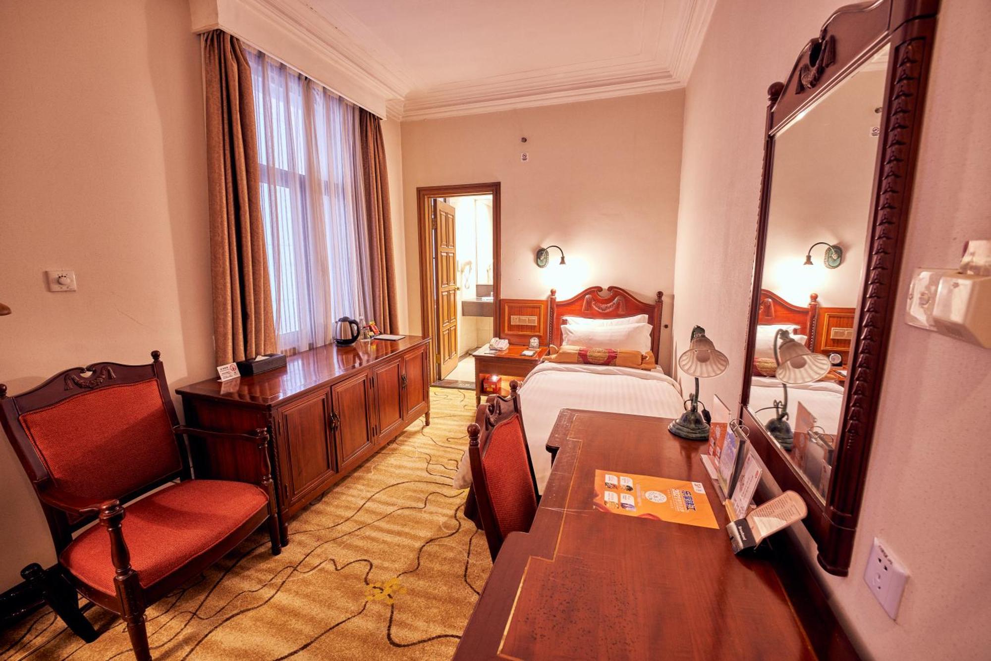 Jin Jiang Pacific Hotel Shanghai Exterior photo