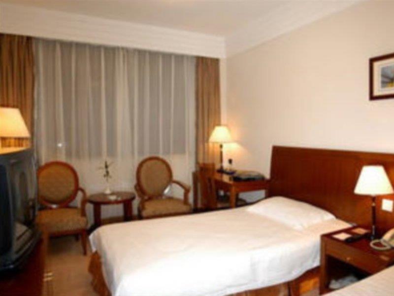 Jin Jiang Pacific Hotel Shanghai Exterior photo