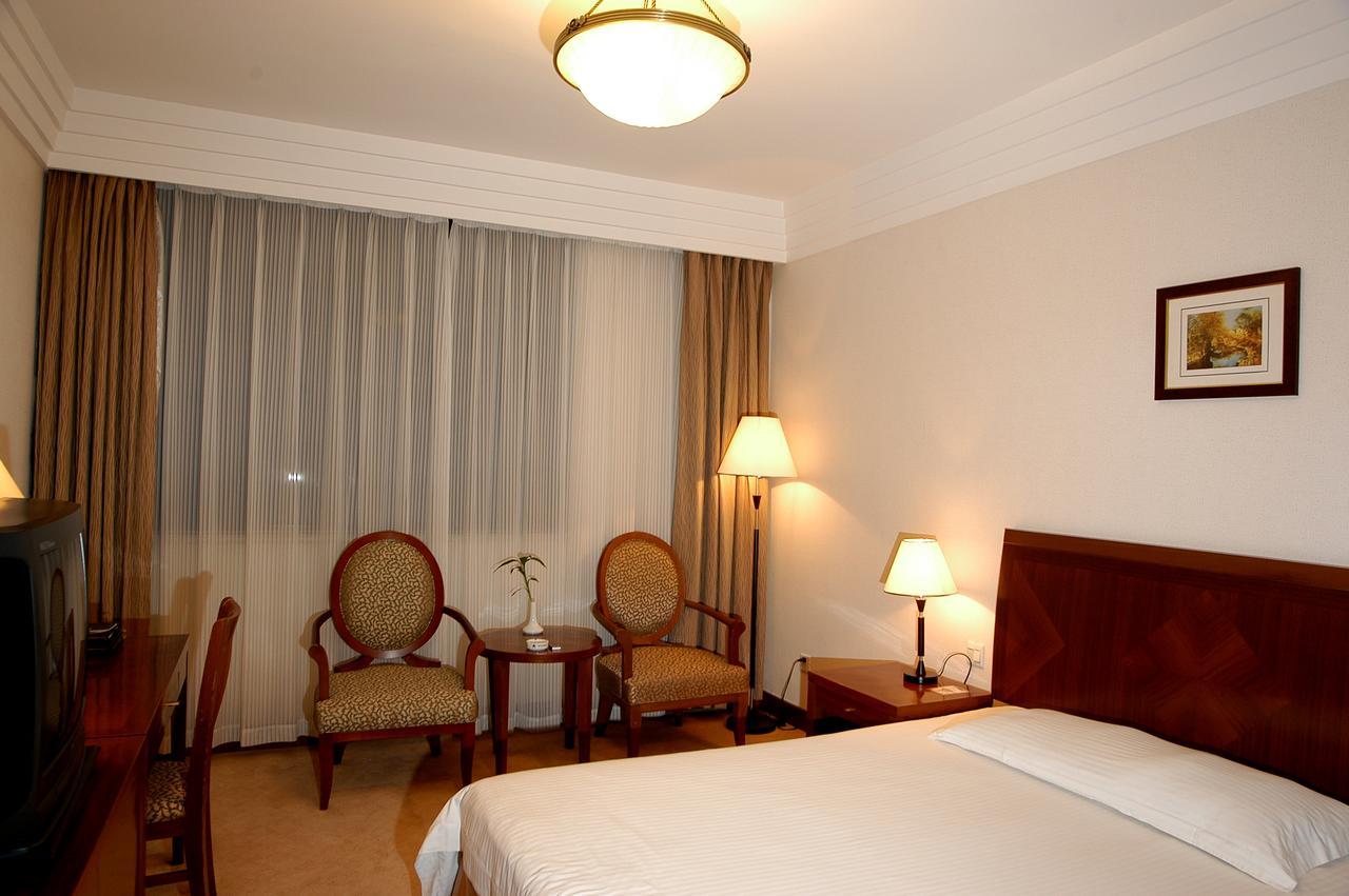 Jin Jiang Pacific Hotel Shanghai Room photo